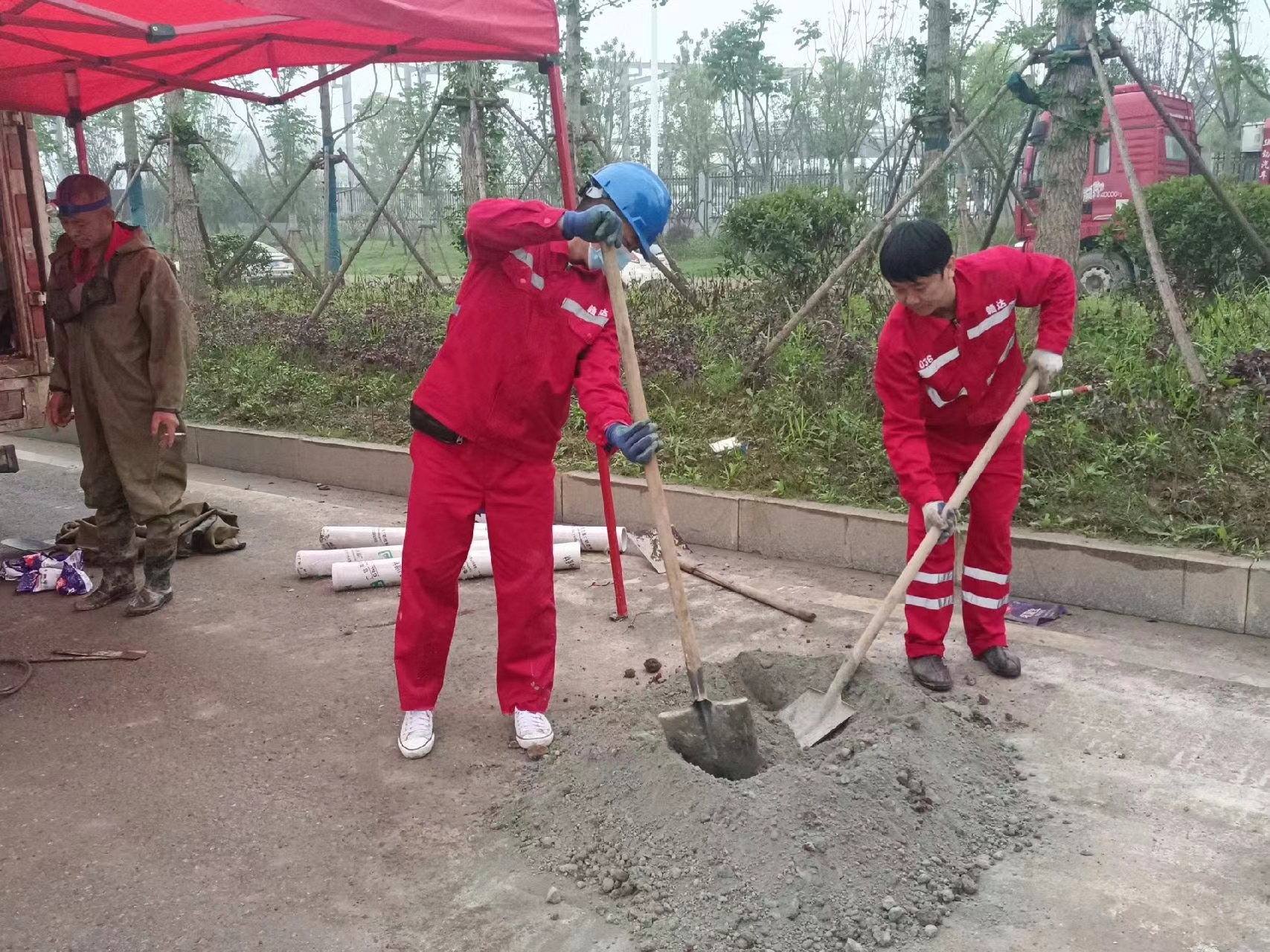 华宁管道疏通哪家好】及时进行市政管道清淤